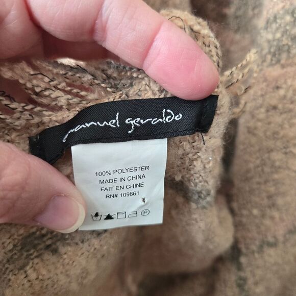 EMANUEL GERALDO Women Plaid Blanket Poncho Shawl Pockets Fluffy Knit Multi Color - Picture 7 of 10